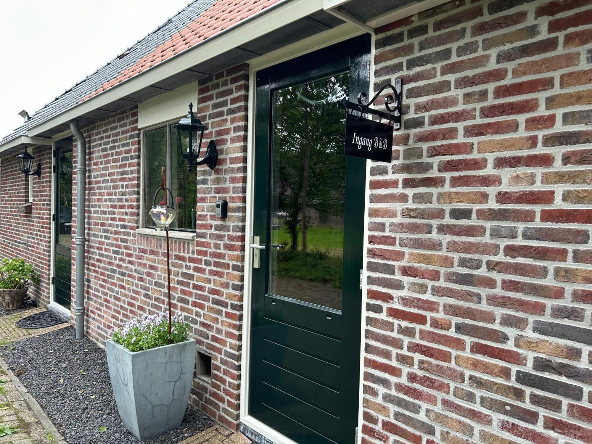 T'Hus Bed & Breakfast Katlijk Bagian luar foto