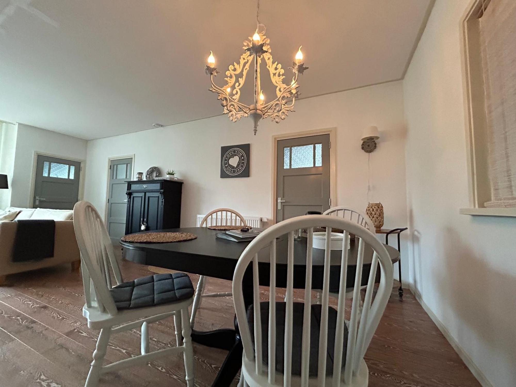 T'Hus Bed & Breakfast Katlijk Bagian luar foto