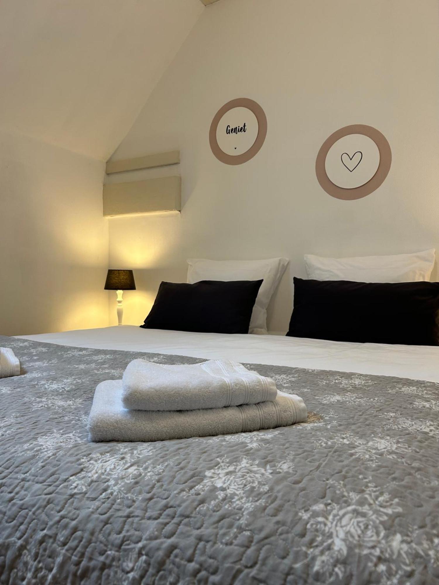 T'Hus Bed & Breakfast Katlijk Bagian luar foto