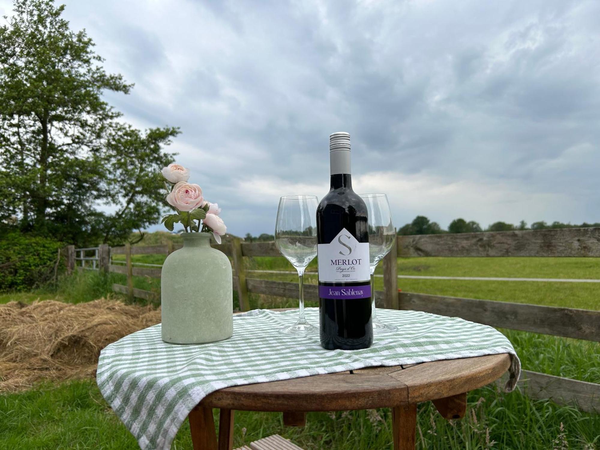 T'Hus Bed & Breakfast Katlijk Bagian luar foto
