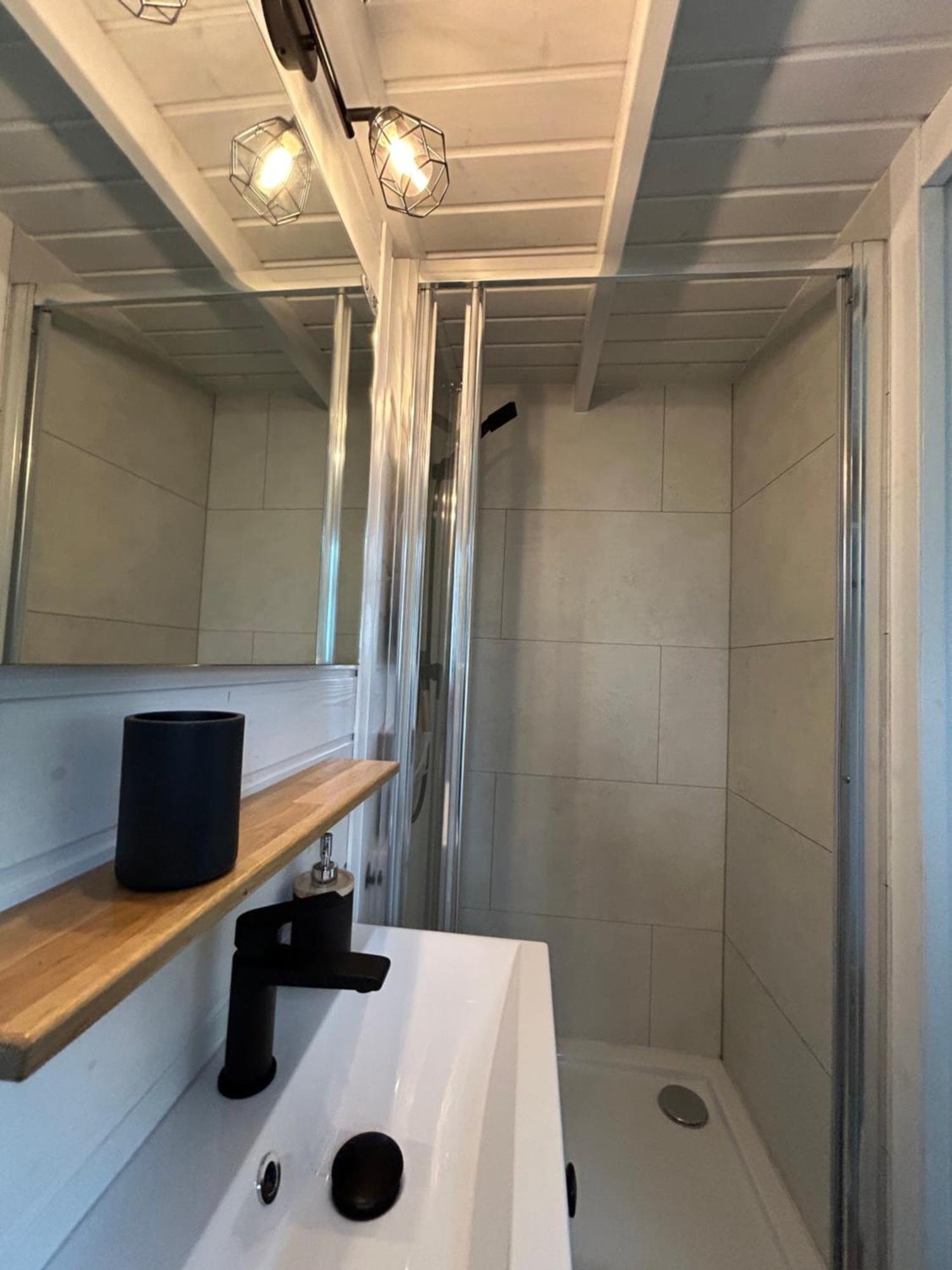 T'Hus Bed & Breakfast Katlijk Bagian luar foto